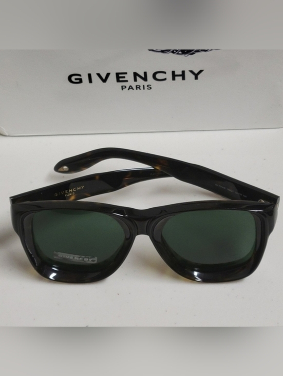 Givenchy GV 7074/S Sunglasses. main image 11